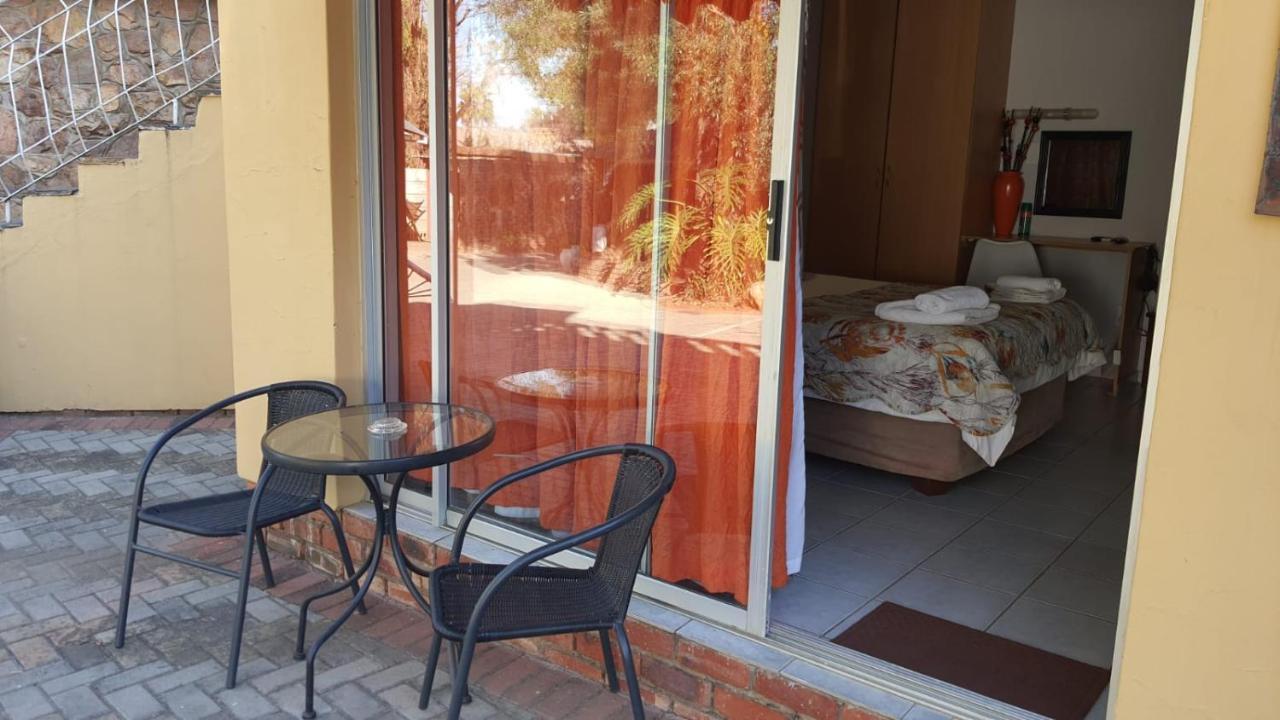 Gemstone Guest House Klerksdorp Luaran gambar