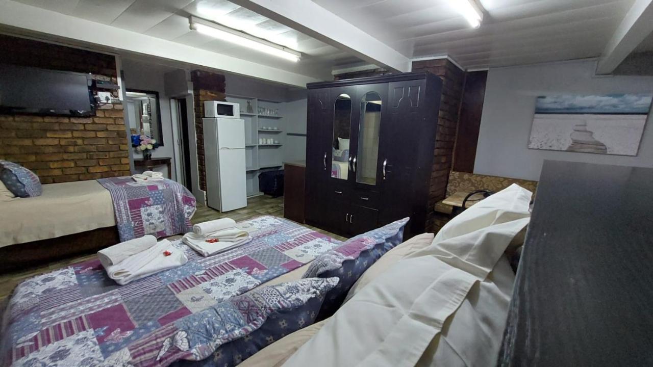 Gemstone Guest House Klerksdorp Luaran gambar