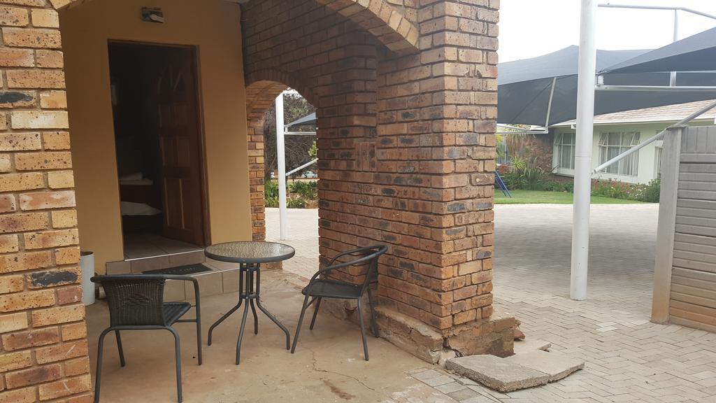 Gemstone Guest House Klerksdorp Luaran gambar